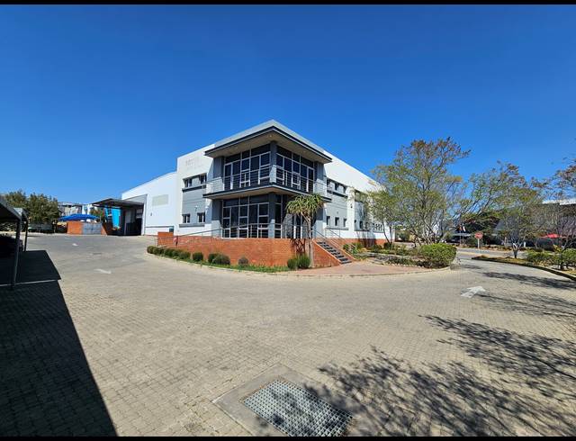 2,600M² FACTORY FOR SALE IN LANSERIA